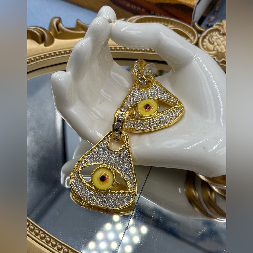 🆕 SCHIAPARELLI for V&A Museum 🧿 Electric Gold Rhinestones Eye Earrings - Picture 13 of 15